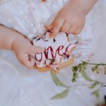 Konstantina Kommata Instagram - Πέμπτη 19 Μαΐου!!! Η βάπτιση της Ιωάννας και τα πρώτα μας γενέθλια! Μωρό μου πόσο ευλογημένοι είμαστε που σ’έχουμε ! Να ζήσεις Ιωαννακι μου να σκορπίζεις πάντα φως χαρά και αγάπη… Το χαμόγελο σου είναι η ευτυχία μας!! Ευχαριστούμε πολύ τους φίλους και συγγενείς μας που ήταν κοντά μας αυτή την τόσο ξεχωριστή μέρα για εμάς! Το μεγαλύτερο ευχαριστώ όμως πάει στους νονούς μας @eleninod @m_milonakis !! Αυτή η μέρα επισφράγισε για πάντα τη φιλία μας και μεγάλωσε την οικογένεια μας… σας λατρεύουμε!!! P.S Ευχαριστώ πολύ για τις όμορφες εορταστικές ευχες!! 🎉😜