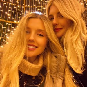 Konstantina Kommata Instagram - 𝓜𝓲𝓼𝓼 𝔂𝓸𝓾 𝓢𝓲𝓢 👭 ...