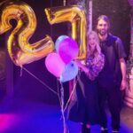 Konstantina Kommata Instagram - Ευχαριστώ όσους γιόρτασαν μαζί μου τη χθεσινή ημέρα αλλά και όλους όσους αφιέρωσαν χρόνο για να μου στείλουν τις γλυκές ευχές τους!!! Εύχομαι να έχουμε όλοι δίπλα μας ανθρώπους που μας ομορφαίνουν την κάθε μας ημέρα!!! Υγεία & Αγάπη Παντού!!! Και του χρόνου... #happyberthdaytome #sweet27 #myman #myeverything Θέατρο Αλίκη