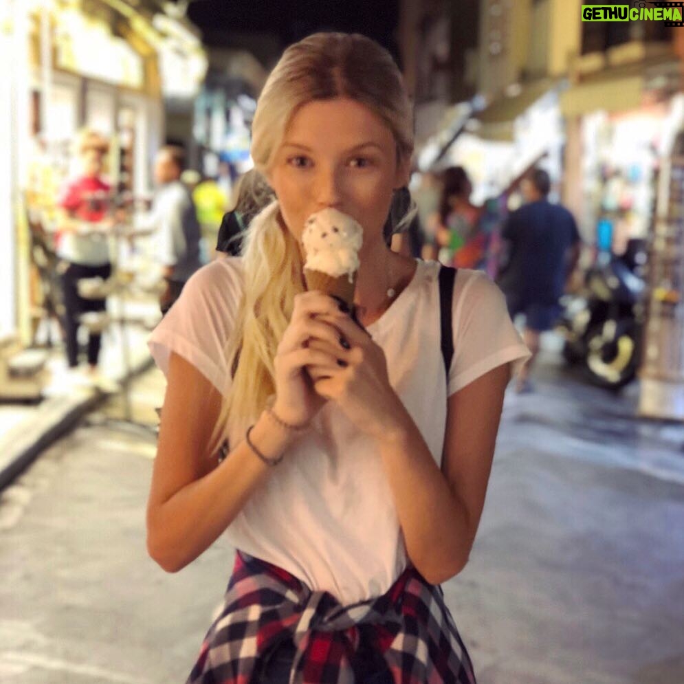 Konstantina Kommata Instagram - If you want to make a girl happy buy her ice cream 🍦 _____________________________________________________ #happygirl Pláka, Attiki, Greece
