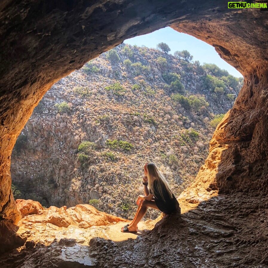 Konstantina Kommata Instagram - " True beauty is not of the body or of the face, no, it is the thing of the soul - of fire and air, breath and spirit, something brave and unafraid. " _________________________________________🌾 Cave of Milatos