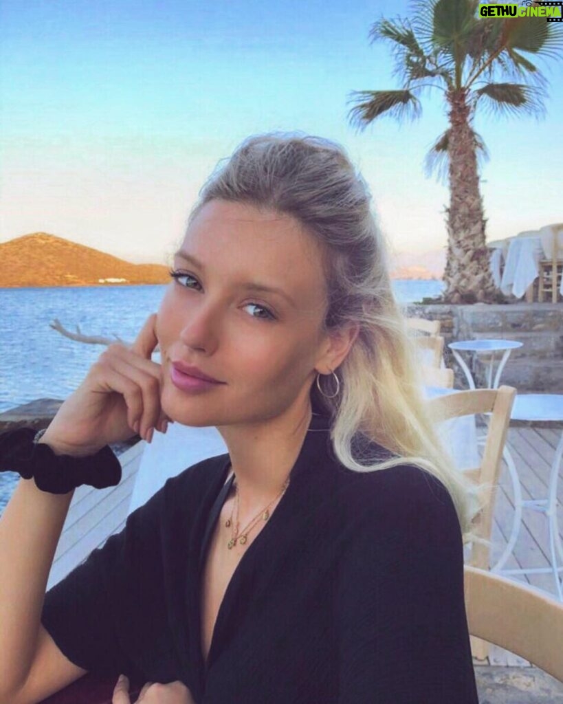 Konstantina Kommata Instagram - 𝙵𝚊𝚟𝚘𝚛𝚒𝚝𝚎 𝚝𝚒𝚖𝚎 𝚘𝚏 𝚝𝚑𝚎 𝚍𝚊𝚢.♡ 𝙷𝚎𝚛𝚎📍 _____________________________________________________________ #sea #peaceful #endlessblue #greece #crete #summer Eloúnda, Lasithi, Greece