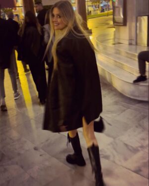 Konstantina Kommata Instagram - 🎶🎵 Όμορφη πόλη 🎶 ✨
