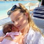 Konstantina Kommata Instagram - You fill me with sunshine..💛☀️ _________________________________ #newmom #xazomom #tsourekakimou