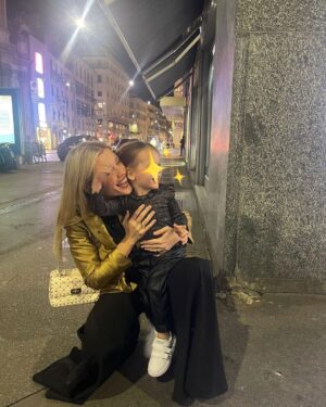 Konstantina Kommata Instagram - 27.10 More life more blessings 🎂🎊🎉
Καλωσόρισα τα 31 πλήρως ευλογημένη με τίποτα λιγότερο από ευτυχία, ενθουσιασμό και αγάπη!
Ευγνώμων για άλλο ένα ταξίδι γύρω από τον ήλιο… Και τις ηλιαχτίδες μου!
Ο Χρόνος έχει πραγματικά έναν υπέροχο τρόπο να μας δείχνει τι πραγματικά έχει σημασία στη ζωή!
Να μοιράζεσαι τη ζωή με ανθρώπους που αγαπάς και σε κάνουν να νιώθεις πολύτιμος! 
Ευχαριστώ ατελείωτα για τις ευχές, εύχομαι η ευλογία να επιστρέψει σε όλους σας! ✨

Την αγάπη μου και πολλά φιλιά

*Είμαι 31 αλλά νιώθω τα μισά😅
