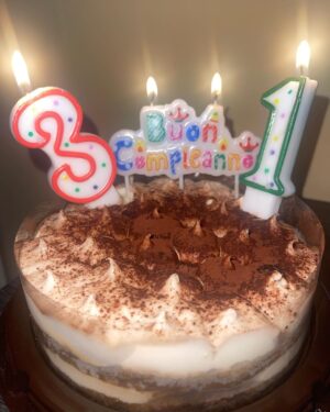 Konstantina Kommata Instagram - 27.10 More life more blessings 🎂🎊🎉
Καλωσόρισα τα 31 πλήρως ευλογημένη με τίποτα λιγότερο από ευτυχία, ενθουσιασμό και αγάπη!
Ευγνώμων για άλλο ένα ταξίδι γύρω από τον ήλιο… Και τις ηλιαχτίδες μου!
Ο Χρόνος έχει πραγματικά έναν υπέροχο τρόπο να μας δείχνει τι πραγματικά έχει σημασία στη ζωή!
Να μοιράζεσαι τη ζωή με ανθρώπους που αγαπάς και σε κάνουν να νιώθεις πολύτιμος! 
Ευχαριστώ ατελείωτα για τις ευχές, εύχομαι η ευλογία να επιστρέψει σε όλους σας! ✨

Την αγάπη μου και πολλά φιλιά

*Είμαι 31 αλλά νιώθω τα μισά😅