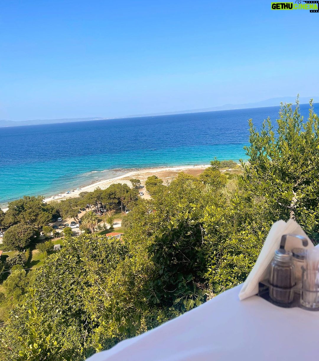 Konstantina Kommata Instagram - 🔆 💙 Περιτριγυρισμένη από ή λ ι ο & α γ ά π η