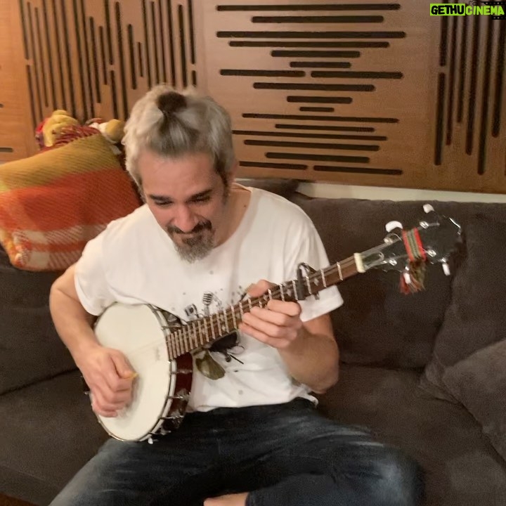 Koray Candemir Instagram - ‘Kimileri’ banjo kayıt… Bir de çalabilsem😸 07.20
