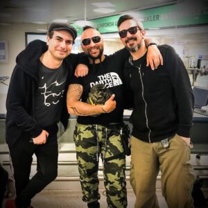 Koray Candemir Instagram - haykoooo
haruuunn
🖤🖤 05.18

bu tebe başka tebe
#itsonlyrocknrollbutilikeit