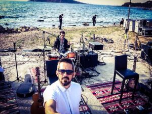 Koray Candemir Instagram - Sahilde akustişın

#concert #gig #acoustic #burgazisland