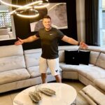 Kostas Sommer Instagram - 🎁🎁Giveaway🎁🎁 Σε συνεργασία με την εταιρεία Lazy Sofa Evagelidis κάνουμε δώρο έναν μοναδικό καναπέ !!! Καλά ακούσατε, ένας υπερτυχερός θα κερδίσει το καναπέ Zeus Big Corner ✔️ Συνδυάζει ηλεκτρικό μηχανισμό όπου με το πάτημα ενός κουμπιού επιλέγεις τη θέση που σου ταιριάζει , κινούμενα προσκέφαλα, αδιάβροχο - αλέκιαστο ύφασμα και θύρα usb για φόρτιση κινητού 📱! Όλα αυτά σε ένα καναπέ που μπορείτε να τον κάνετε δικό σας με τα παρακάτω απλά βήματα. ————————————————— ⚠️⚠️⚠️Όροι διαγωνισμού⚠️ ⚠️⚠️: 1️⃣𝐋𝐢𝐤𝐞 στο ποστ του διαγωνισμου 2️⃣𝐅𝐨𝐥𝐥𝐨𝐰 ⬇️⬇️⬇️ Τα προφίλ μου 👉🏻@kostas_sommer και το προφίλ 👉🏻@lazysofa_evagelidis 3️⃣𝐓𝐚𝐠 2 φίλους σας που θα ήθελαν και αυτοί να πάρουν μέρος !! 1 σχόλιο= 1 συμμετοχή (κάντε άπειρα )💪 —————————————— ▪️ Ο νικητής θα επιλεγεί έπειτα από τυχαία κλήρωση μέσω της εφαρμογής Easy Giveaway . ⚠️Ακολουθούμε όλα τα βήματα, διαφορετικά θεωρείται άκυρη η συμμετοχή !! ❌ ————————————— 🔹 Λήξη διαγωνισμου: Δευτερα 06/06🔹 !!!! Καλή επιτυχία !!! #giveawaygreece #giveaway #diagwnismos #lazysofa #lazysofaevagelidis Lazysofa Evagelidis