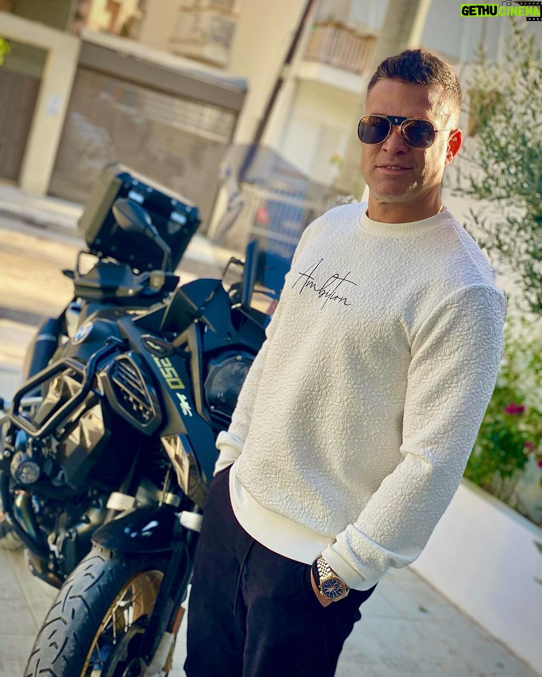 Kostas Sommer Instagram - Successful people , failed more times then unsuccessful people… they just had the endurance to keep trying one more time… Keep your eyes on the ball and never stop #hustle #hustlehard #gsadventure #bmwmotorrad #moncler #livelife @kings___lifestyle @occhio_papavassiliou @bmwhellas @swisstimegreece Valentine & Co