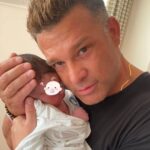 Kostas Sommer Instagram - Welcome to the world, welcome to our life, the feeling of holding you and having you in my arms, completes me. You are my life my family, my all, @valentine.papadaki i love you my wife, i love you my son, I love you my family, may god bless me to always have you happy and smiling… may all your dreams come true… Thank you for everything, from the bottom of my heart doctor @alexandros_tzeferakos , @alexandrostzef and @rea_maternity ΡΕΑ Μαιευτική Γυναικολογική Κλινική