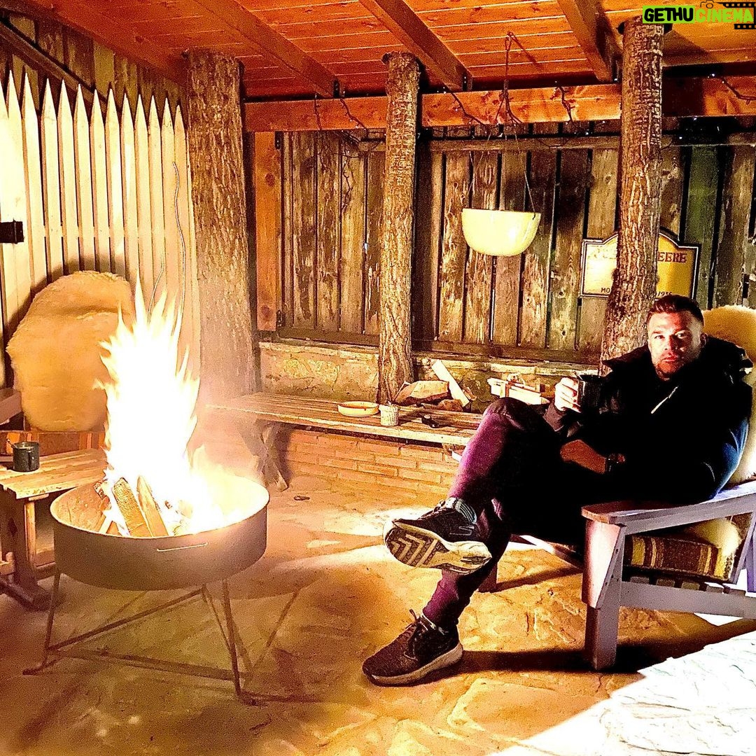Kostas Sommer Instagram - the smell of a fire in the night outdoors, ffeling the warmth in a cold night after a day in the mountains... priceless if it doesn’t set your soul on fire its not worth the burn... Πάρκο Αναψυχής Παυλιανη