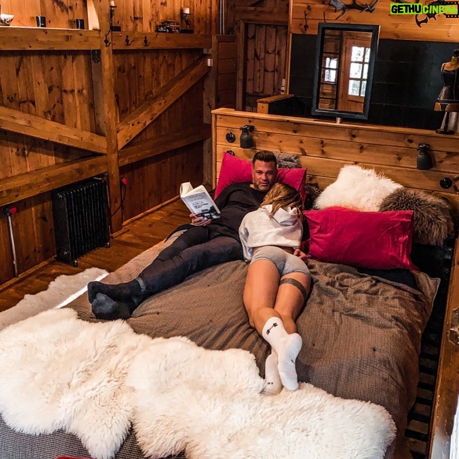 Kostas Sommer Instagram - ‘cause the warmth of a cabin is priceless... #mountaincabin #greece🇬🇷 Vasilikia Mountain Farm & Retreat
