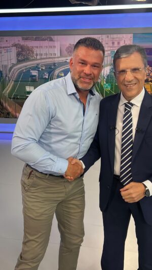 Kostas Sommer Instagram - Ευχαριστώ πολύ τον φίλο μου Γιώργο Αυτιά για την στήριξη του. #perifereiattikis #notiostomeas #metonsommer