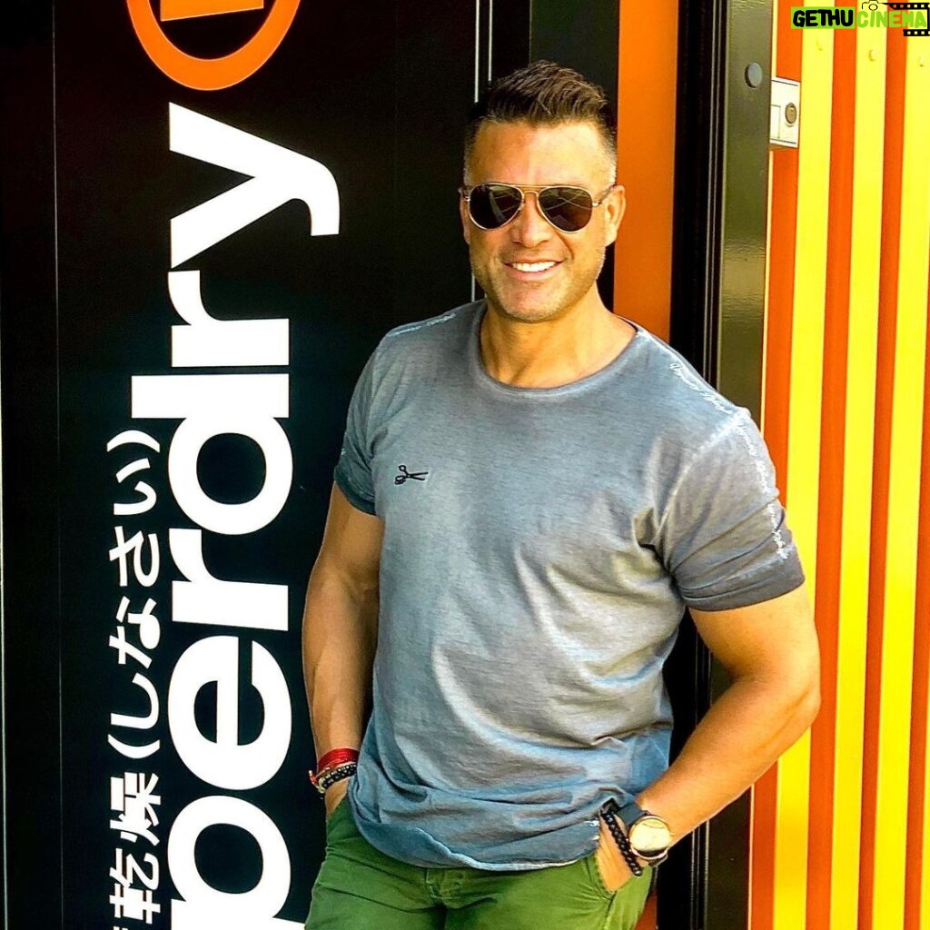Kostas Sommer Instagram - a real man smiles in trouble, gathers strengh in distress, and always reflects bravery and security!!! smile not because everything is good, but because you can see the good in everything... its contagious ... give and you will receive... @shopandtrade.gr @superdry #superdrygreece
