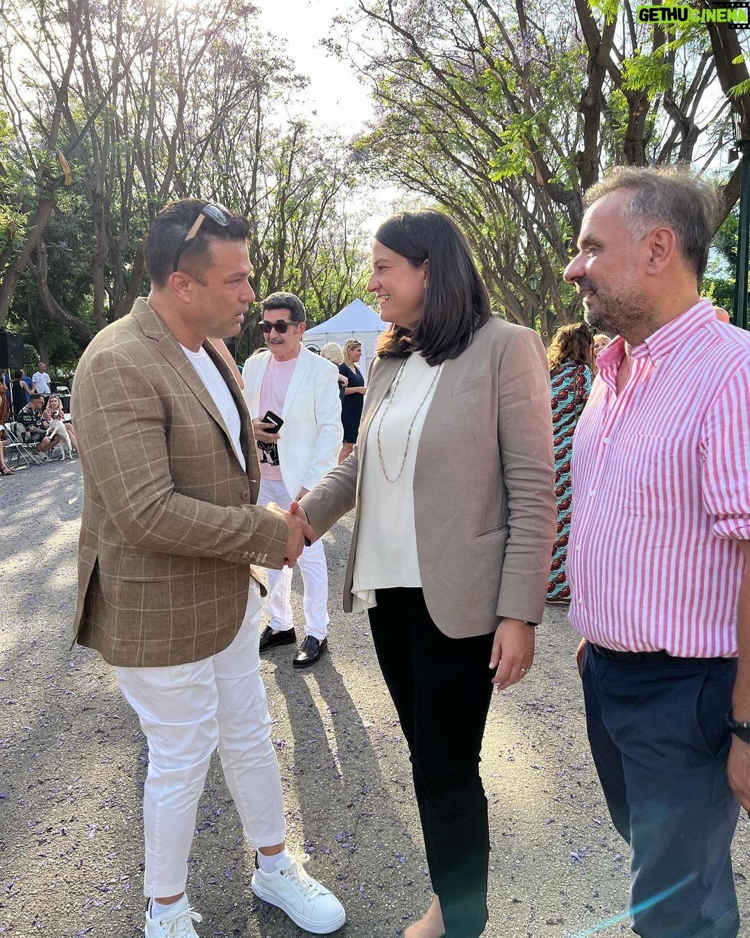 Kostas Sommer Instagram - Παρουσιάζοντας Μία ξεχωριστή εκδήλωση στο Ζάππειο, για την φιλοζωική οργάνωση @agapigiatazoa . Θέλω να ευχαριστήσω την υπουργό παιδείας και θρησκευμάτων @nkerameus όπου παρευρέθηκε στο event και στήριξε της φιλοζωία και την υιοθεσία σκύλων.