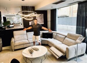 Kostas Sommer Instagram - 🎁🎁Giveaway🎁🎁
Σε συνεργασία με την εταιρεία Lazy Sofa Evagelidis κάνουμε δώρο έναν μοναδικό καναπέ !!! Καλά ακούσατε, ένας υπερτυχερός θα κερδίσει το καναπέ 
Zeus Big Corner ✔️
Συνδυάζει ηλεκτρικό μηχανισμό όπου με το πάτημα ενός κουμπιού επιλέγεις τη θέση που σου ταιριάζει , κινούμενα προσκέφαλα, αδιάβροχο - αλέκιαστο ύφασμα και θύρα usb για φόρτιση κινητού 📱! 

Όλα αυτά σε ένα καναπέ που μπορείτε να τον κάνετε δικό σας με τα παρακάτω απλά βήματα. 

—————————————————
⚠️⚠️⚠️Όροι διαγωνισμού⚠️ ⚠️⚠️: 

1️⃣𝐋𝐢𝐤𝐞 στο ποστ του διαγωνισμου 

2️⃣𝐅𝐨𝐥𝐥𝐨𝐰 ⬇️⬇️⬇️ 
Τα προφίλ μου 
👉🏻@kostas_sommer 
και το προφίλ 
👉🏻@lazysofa_evagelidis

3️⃣𝐓𝐚𝐠 2 φίλους σας που θα ήθελαν και αυτοί να πάρουν μέρος !!

1 σχόλιο= 1 συμμετοχή (κάντε άπειρα )💪

——————————————
▪️ Ο νικητής θα επιλεγεί έπειτα από τυχαία κλήρωση μέσω της εφαρμογής Easy Giveaway .
⚠️Ακολουθούμε όλα τα βήματα, διαφορετικά θεωρείται άκυρη η συμμετοχή !! ❌
—————————————
🔹 Λήξη διαγωνισμου: Δευτερα 06/06🔹

!!!! Καλή επιτυχία !!! 
 
#giveawaygreece #giveaway #diagwnismos #lazysofa #lazysofaevagelidis