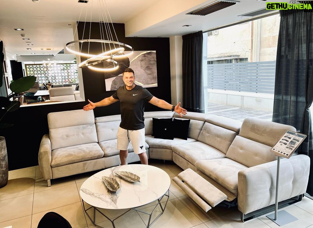 Kostas Sommer - 4.4K Likes - 🎁🎁Giveaway🎁🎁
Σε συνεργασία με την εταιρεία Lazy Sofa Evagelidis κάνουμε δώρο έναν μοναδικό καναπέ !!! Καλά ακούσατε, ένας υπερτυχερός θα κερδίσει το καναπέ
Zeus Big Corner ✔️
Συνδυάζει ηλεκτρικό μηχανισμό όπου με το πάτημα ενός κουμπιού επιλέγεις τη θέση που σου ταιριάζει , κινούμενα προσκέφαλα, αδιάβροχο - αλέκιαστο ύφασμα και θύρα usb για φόρτιση κινητού 📱!
Όλα αυτά σε ένα καναπέ που μπορείτε να τον κάνετε δικό σας με τα παρακάτω απλά βήματα.
—————————————————
⚠️⚠️⚠️Όροι διαγωνισμού⚠️ ⚠️⚠️:
1️⃣𝐋𝐢𝐤𝐞 στο ποστ του διαγωνισμου
2️⃣𝐅𝐨𝐥𝐥𝐨𝐰 ⬇️⬇️⬇️
Τα προφίλ μου
👉🏻@kostas_sommer
και το προφίλ
👉🏻@lazysofa_evagelidis
3️⃣𝐓𝐚𝐠 2 φίλους σας που θα ήθελαν και αυτοί να πάρουν μέρος !!
1 σχόλιο= 1 συμμετοχή (κάντε άπειρα )💪
——————————————
▪️ Ο νικητής θα επιλεγεί έπειτα από τυχαία κλήρωση μέσω της εφαρμογής Easy Giveaway .
⚠️Ακολουθούμε όλα τα βήματα, διαφορετικά θεωρείται άκυρη η συμμετοχή !! ❌
—————————————
🔹 Λήξη διαγωνισμου: Δευτερα 06/06🔹
!!!! Καλή επιτυχία !!!
#giveawaygreece #giveaway #diagwnismos #lazysofa #lazysofaevagelidis