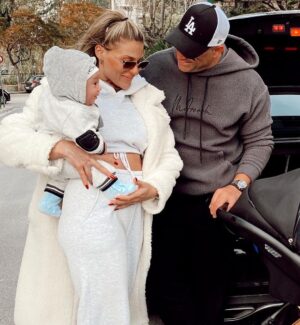 Kostas Sommer Instagram - •Family• ❤️where life begins and love never ends 
@valentine.papadaki 
@boutiquebebeplus 
@kaleshs