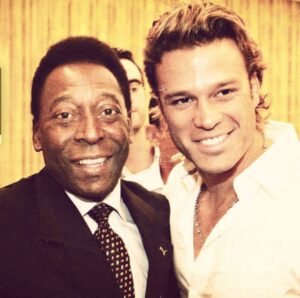 Kostas Sommer Instagram - Rest In Peace Legend….
Condolences to your family 
Thank you for the legacy you leave behind 
Great Honor to have met you.
#pele #legend  #Rip #soccer