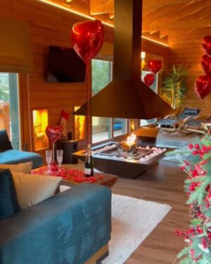 Kostas Sommer Instagram - Lovely ❤️❤️❤️❤️❤️Giveaway ❤️❤️❤️❤️❤️
Εμείς μαζί με το @houseofdealsgr το @cave_chalet_spa_parnassos σας ετοιμάσαμε σούπερ αγαπησιάρικο διαγωνισμό για 5 νικητές με υπεροχα δωρα αξίας 2.500€ .
Αυτό που πρέπει να κανείς για να λάβεις μέρος είναι 
❤️ ΜΟΝΟ 3 FOLLOW ❤️
• @kostas_sommer 
• @houseofdealsgr 
• @cave_chalet_spa_parnassos 
 Τα δωρα είναι για 5 νικητές και είναι ως εξής : 
❤️ 1ος νικητής 1 iPhone 15 pro Max 
❤️2ος νικητής 2 ημέρες στο μοναδικό @cave_chalet_spa_parnassos στην αγοριανη (κατόπιν συνεννόησης διαθεσιμότητας με το Chalet)
❤️3ος νικητής 100€ για αγορές στο e-shop @houseofdealsgr 
❤️4ος νικητής 100€ για αγορές στο e-shop @houseofdealsgr
 ❤️5ος νικητής 100€ για αγορές στο e-shop @houseofdealsgr 
 Η λήξη του διαγωνισμού ειναι στις 14/2/24 . 
Η κλήρωση θα γίνει με πιστοποιημένο App . 
Καλή επιτυχία σε ολους .