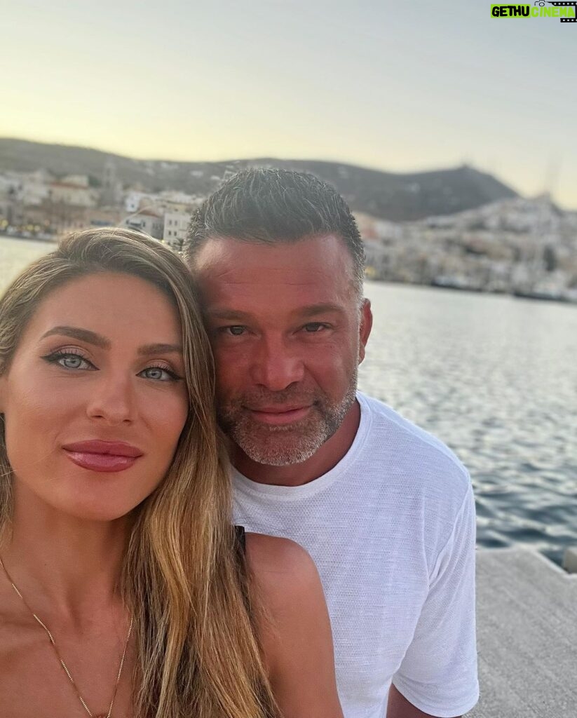 Kostas Sommer Instagram - Creating memories with family at @syrasuites Thank you for the hospitality its been wonderful ❤️ Syros, Kikladhes, Greece