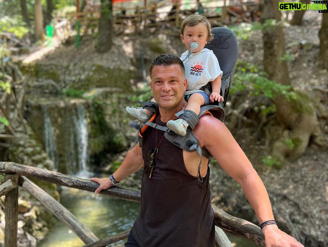 Kostas Sommer - 4.5K Likes - Discovering the world again through the eyes of my son,… priceless
Together, Everywhere… tight as a fist.. family