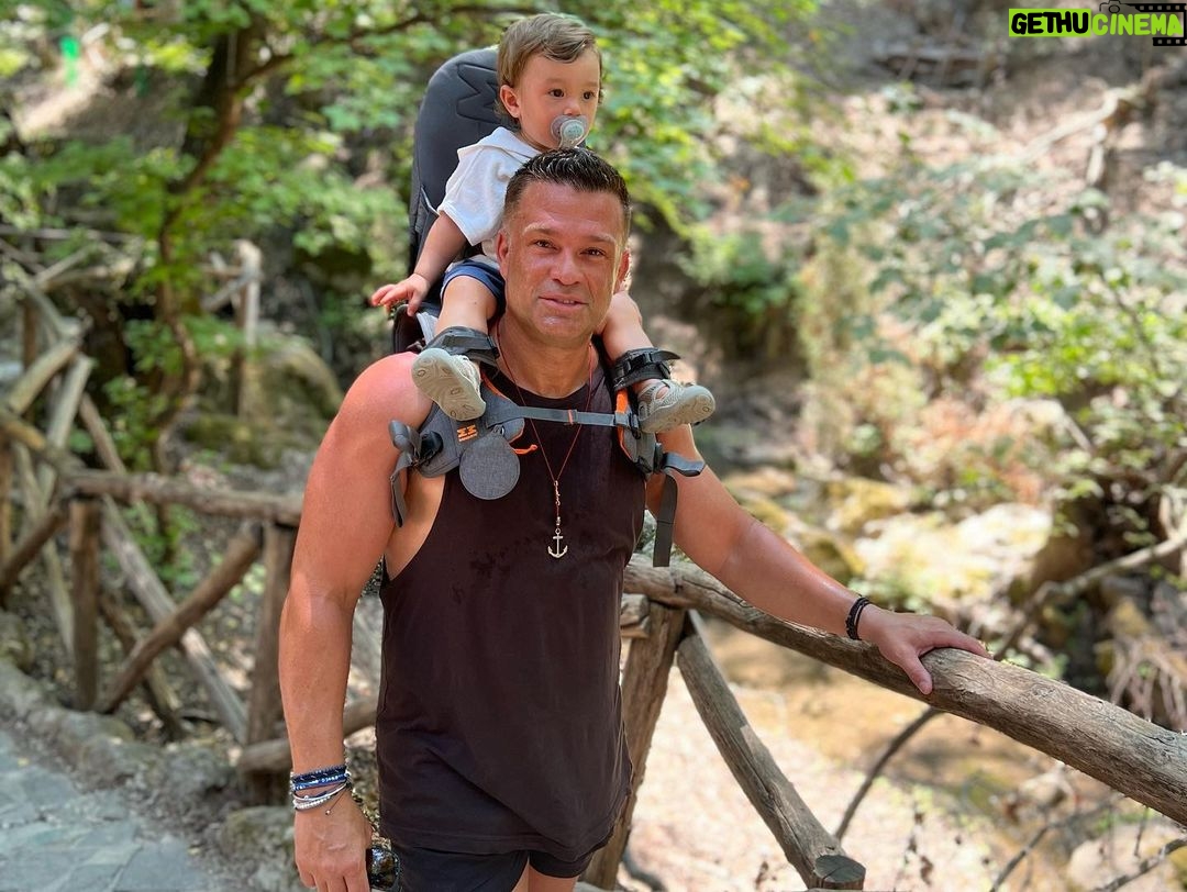 Kostas Sommer - 4.5K Likes - Discovering the world again through the eyes of my son,… priceless
Together, Everywhere… tight as a fist.. family