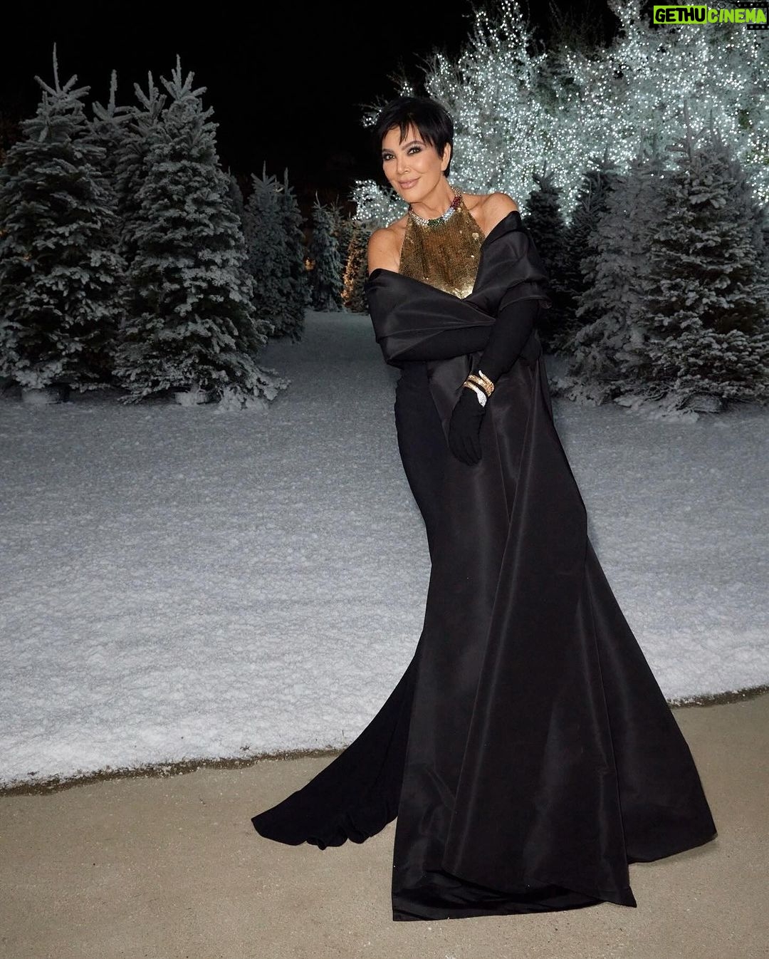 Kris Jenner Instagram - Still thinking about our magical Christmas Eve ❄️ Only 324 days to go until the next one 🤣🤍
