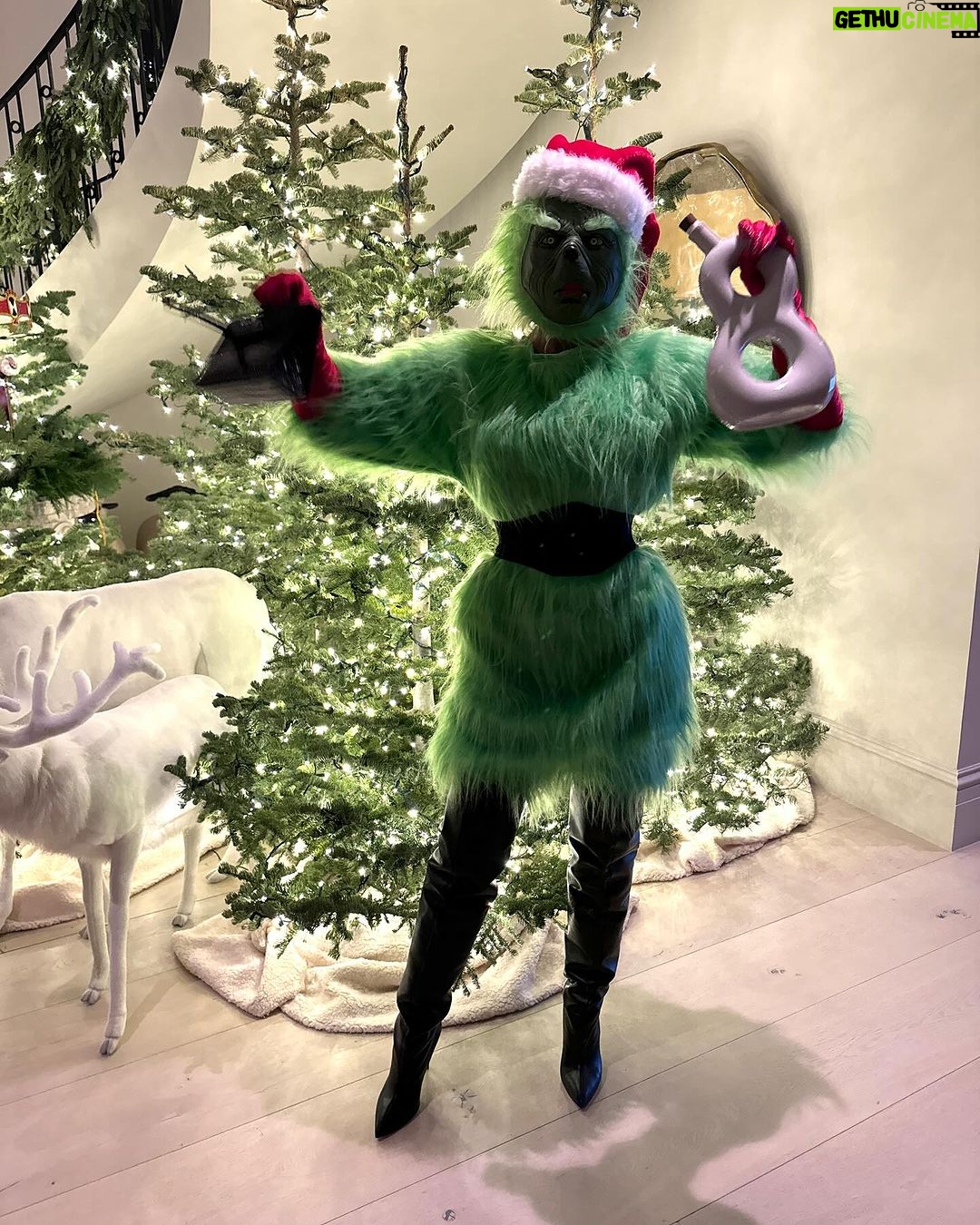 Kris Jenner Instagram - When The Grinch is your next door neighbor @khloekardashian 💚🎄 @drink818