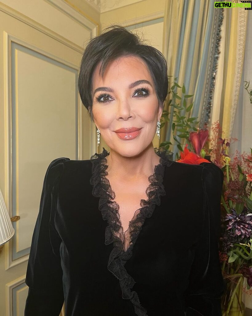 Kris Jenner Instagram - Paris glam with @busterknight and @leajourno 🇫🇷♥️
