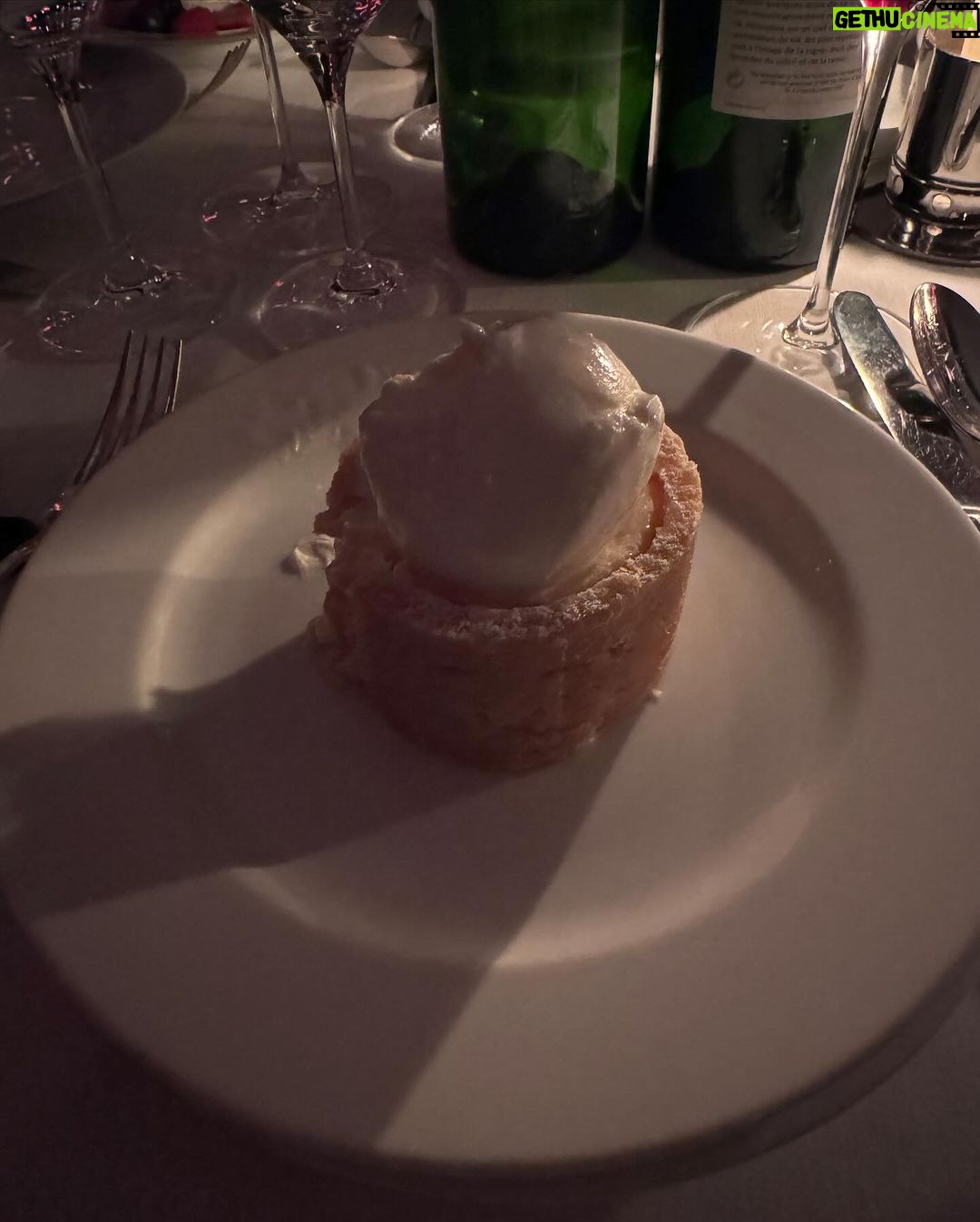Kris Jenner Instagram - Fashion, friends, family, and fabulous memories. I love you, Paris! 🇫🇷 Paris,France