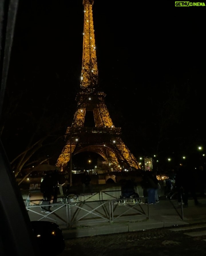 Kris Jenner Instagram - Fashion, friends, family, and fabulous memories. I love you, Paris! 🇫🇷 Paris,France
