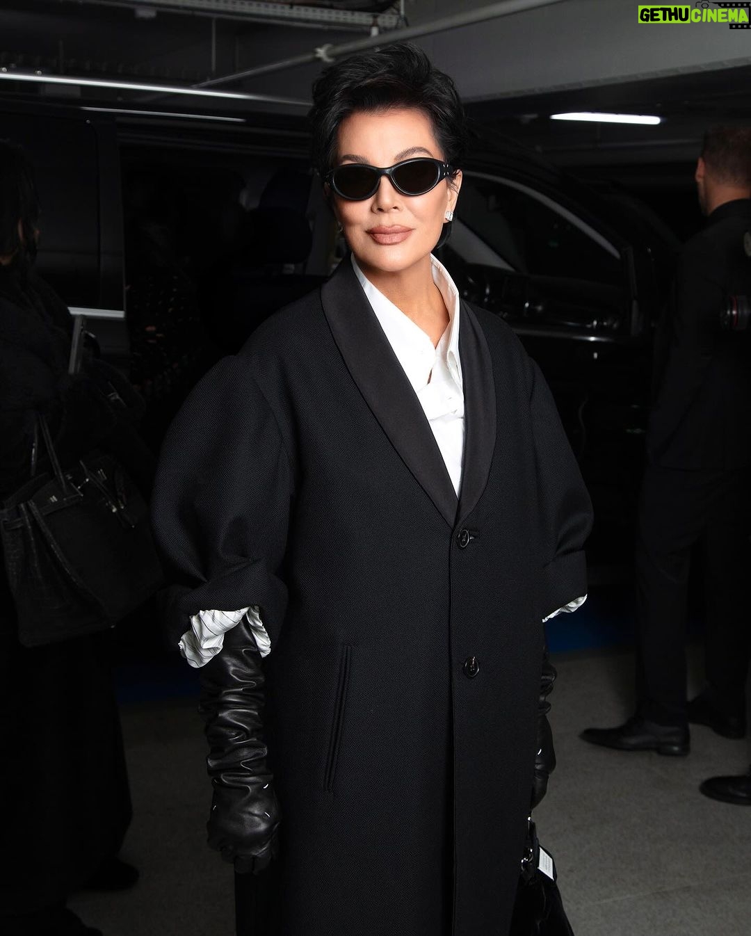 Kris Jenner Instagram - Margiela 🇫🇷 @maisonmargiela @jgalliano 📷 by @stevensimione and @daniele.iachella, makeup by @nikki_makeup, hair by @leajourno @kimkardashian Paris,France
