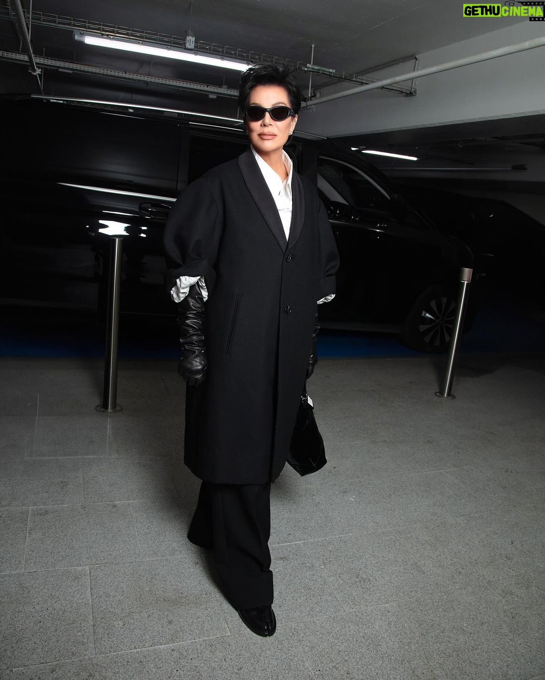 Kris Jenner Instagram - Margiela 🇫🇷 @maisonmargiela @jgalliano 📷 by @stevensimione and @daniele.iachella, makeup by @nikki_makeup, hair by @leajourno @kimkardashian Paris,France