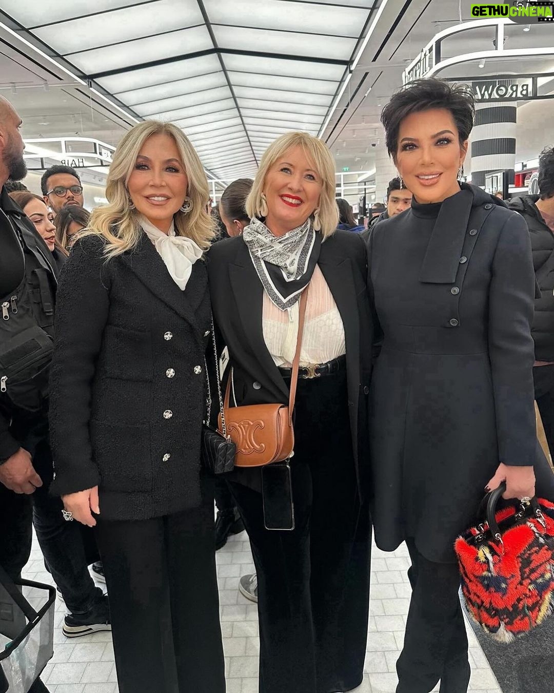 Kris Jenner Instagram - Adventures in Paris with @anastasiasoare! @sephorafrance #champselysee ♥️ @anastasiabeverlyhills