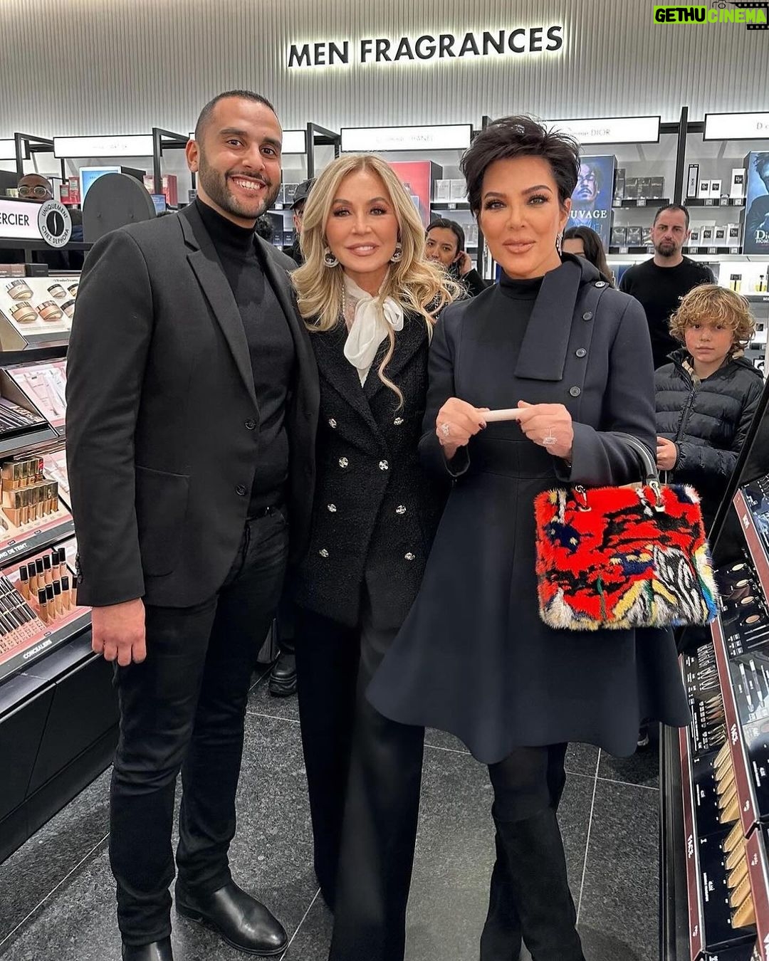 Kris Jenner Instagram - Adventures in Paris with @anastasiasoare! @sephorafrance #champselysee ♥️ @anastasiabeverlyhills