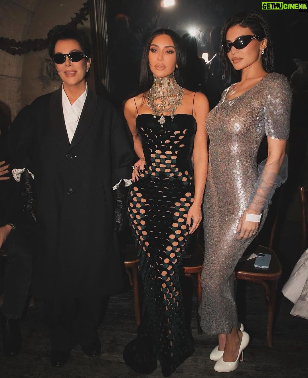 Kris Jenner Instagram - Paris nights 🇫🇷 @maisonmargiela with @kimkardashian @kyliejenner #Margiela @jgalliano #ParisFashionWeek