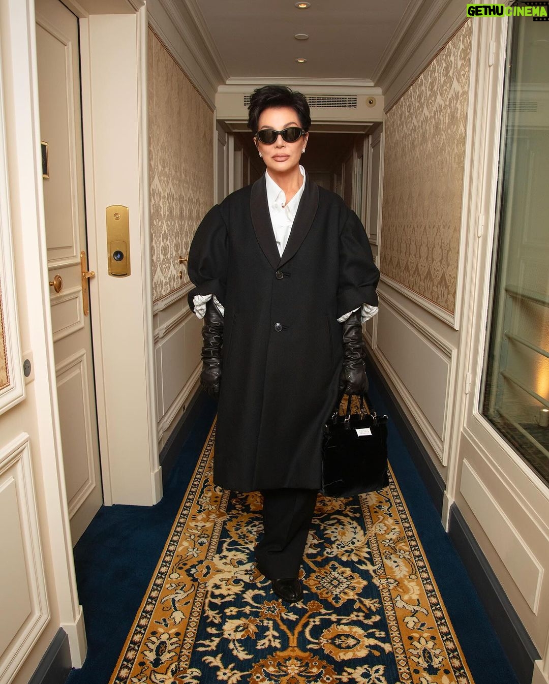 Kris Jenner Instagram - Margiela 🇫🇷 @maisonmargiela @jgalliano 📷 by @stevensimione and @daniele.iachella, makeup by @nikki_makeup, hair by @leajourno @kimkardashian Paris,France