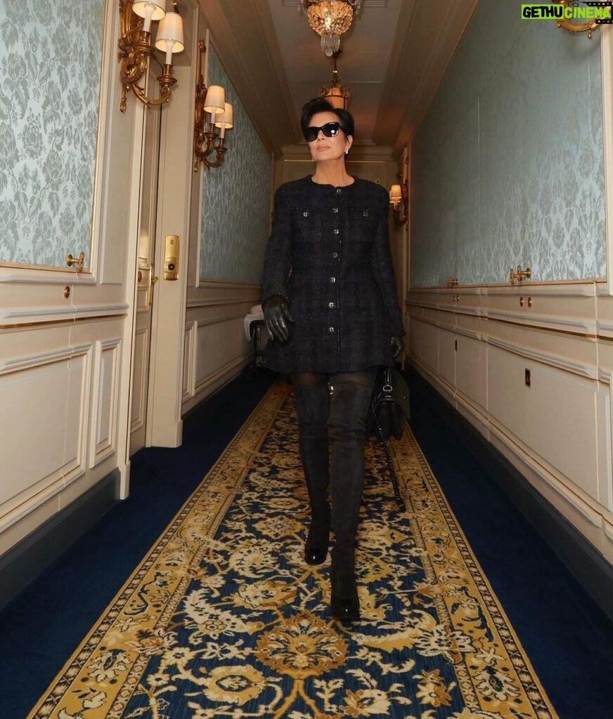 Kris Jenner Instagram - Paris nights are the best nights. 🇫🇷♥️