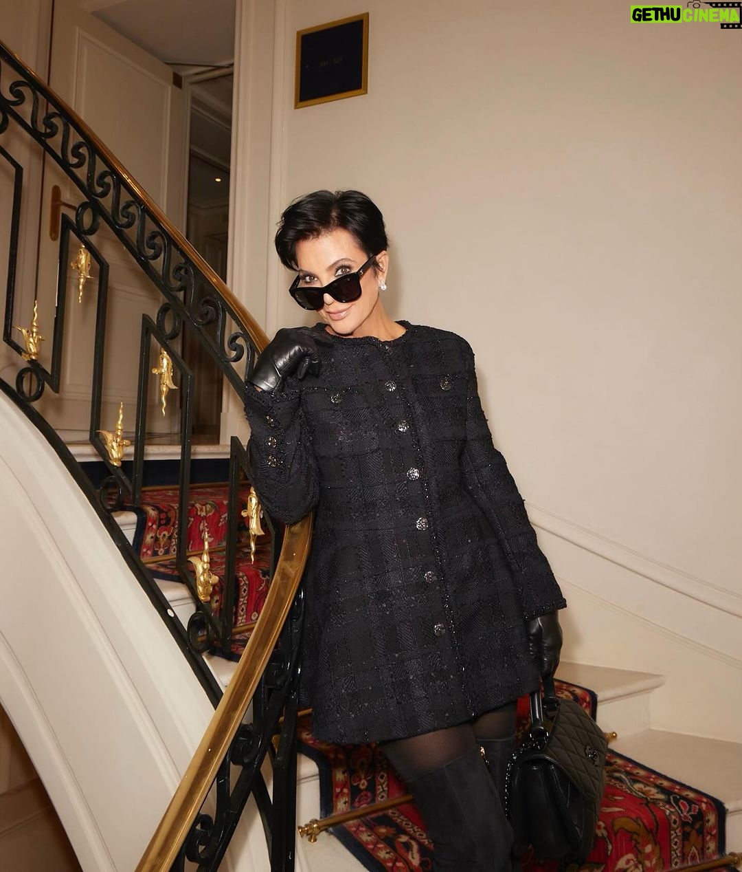 Kris Jenner Instagram - Paris nights are the best nights. 🇫🇷♥️