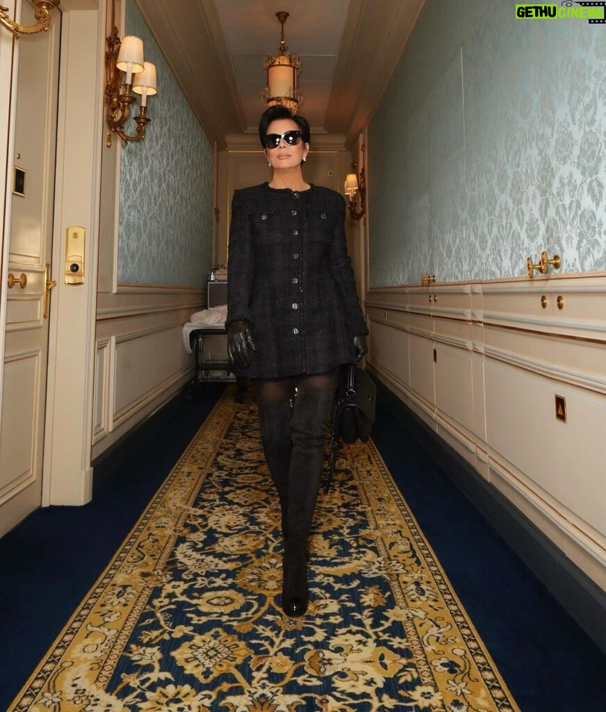 Kris Jenner Instagram - Paris nights are the best nights. 🇫🇷♥️