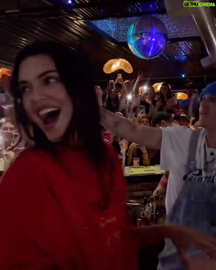 Kris Jenner Instagram - Kendall’s @drink818 college tour! 🥃💚 Kendall has visited University of Alabama in Tuscaloosa and University of Georgia #Drink818 @kendalljenner @harryhudson ♥️