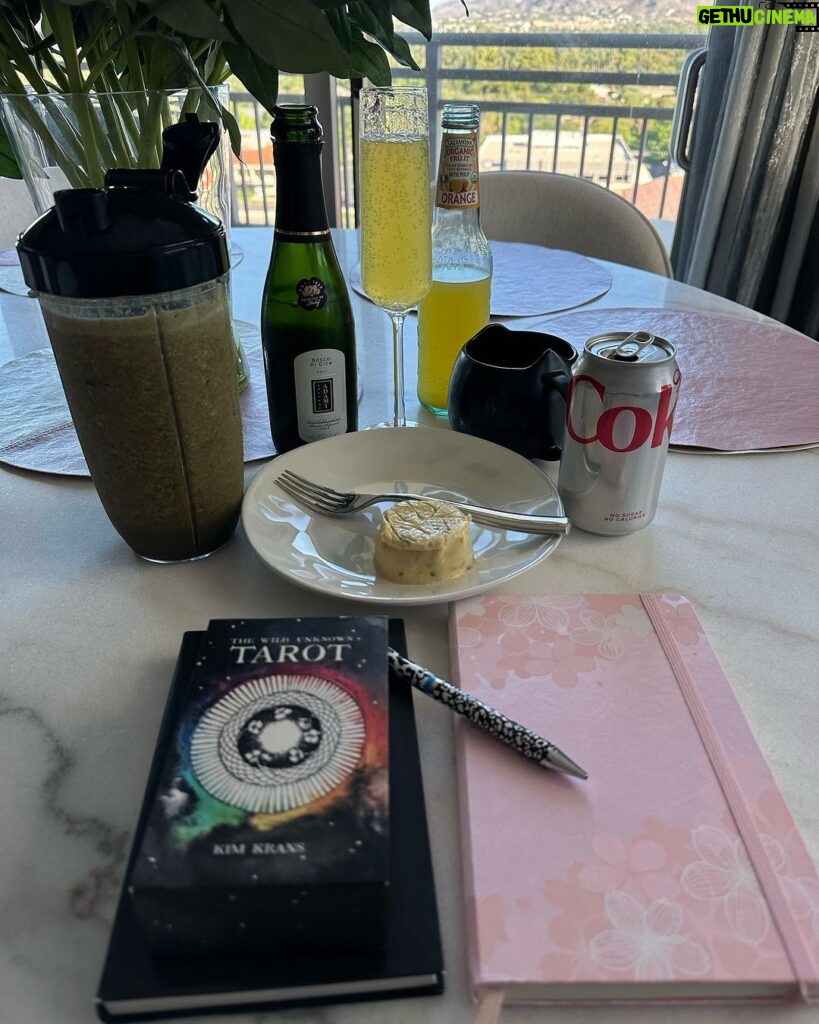 Kristen Ashley Instagram - Ready for an epic Sunday morning tarot read! Going in! #lifeintherockchicklane