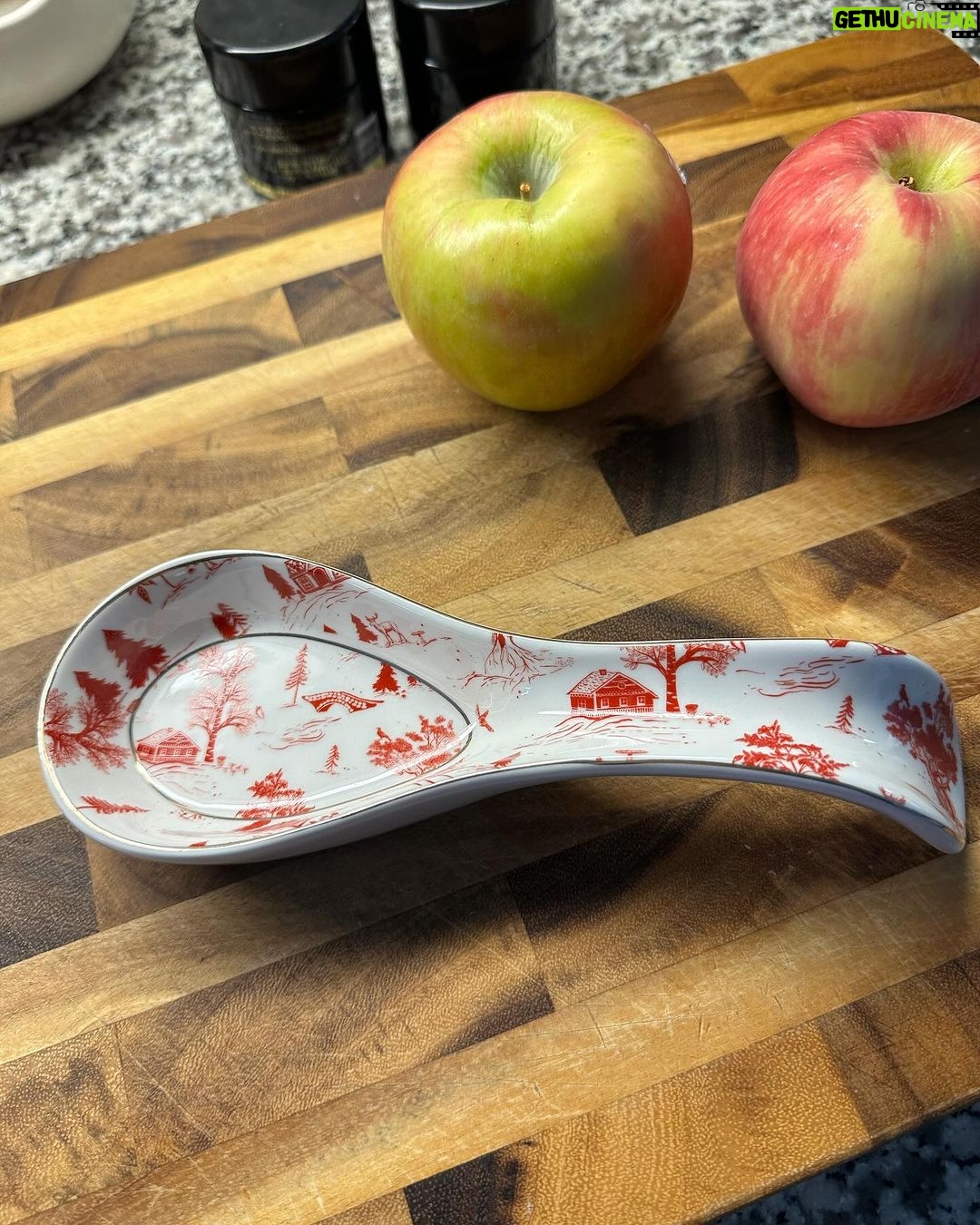 Kristen Ashley Instagram - Remember when I swore no more Christmas stuff. Yeah, E and I went back to Home Goods. No regrets. ππ€Άπ₯°πππ€© #lifeintherockchicklane