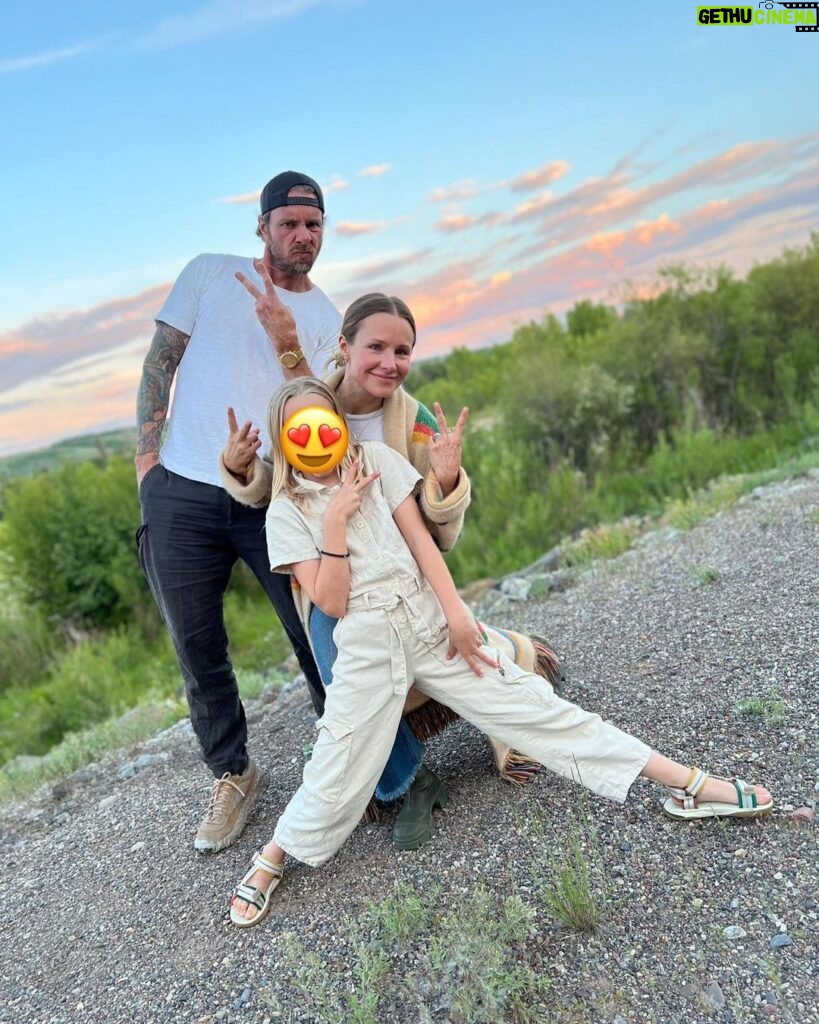 Kristen Bell Instagram - Idaho, chapter 1 🏔️🧡