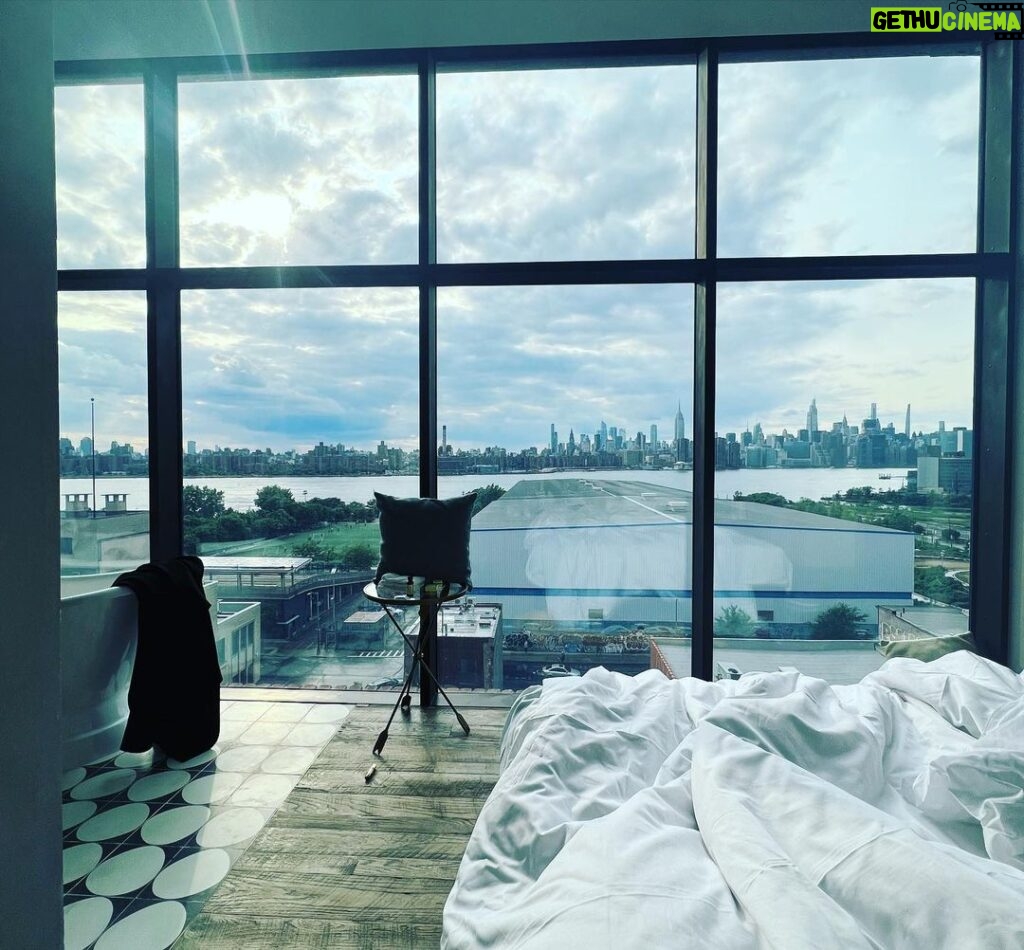 Kristen Bell Instagram - Brooklyn, full of love 💕