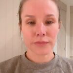 Kristen Bell Instagram - The score is as follows: @sarabareilles + 1 smash hit movie @kristenanniebell - 1 sweatshirt See @waitressmusical while it’s still in theaters!!!! (Shout out to @theheygang for making my fav sweatshirt)